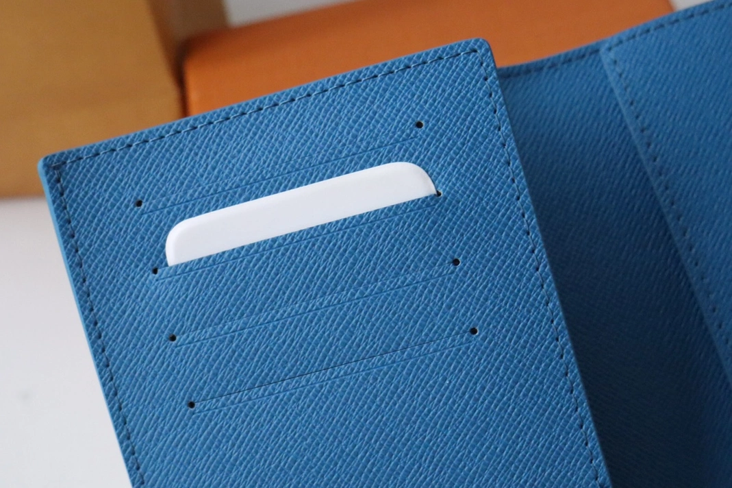 Louis Vuitton LV Card Case WellDesigned 4888