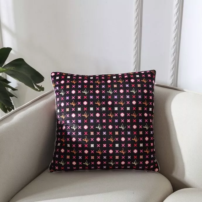 Louis Vuitton LV Cushion Timeless 8524