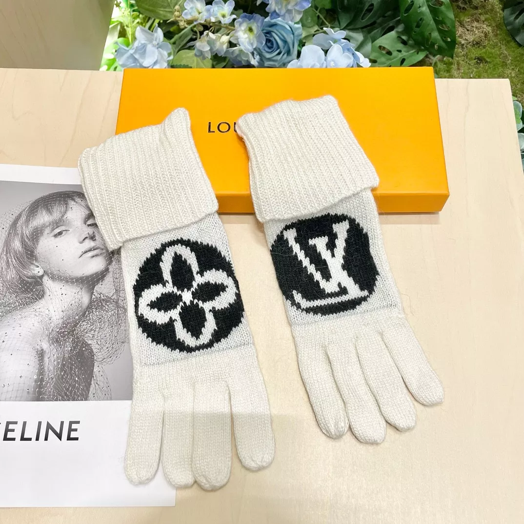 Louis Vuitton LV Gloves Sleek 8128