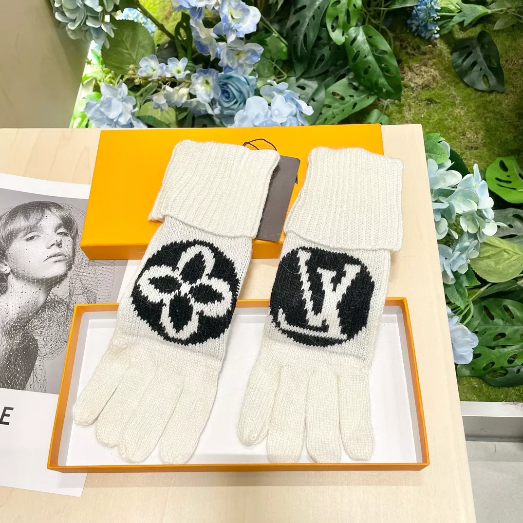 Louis Vuitton LV Gloves Sleek 8128