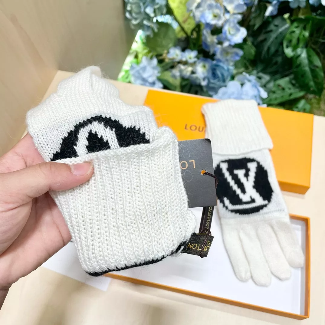 Louis Vuitton LV Gloves Sleek 8128