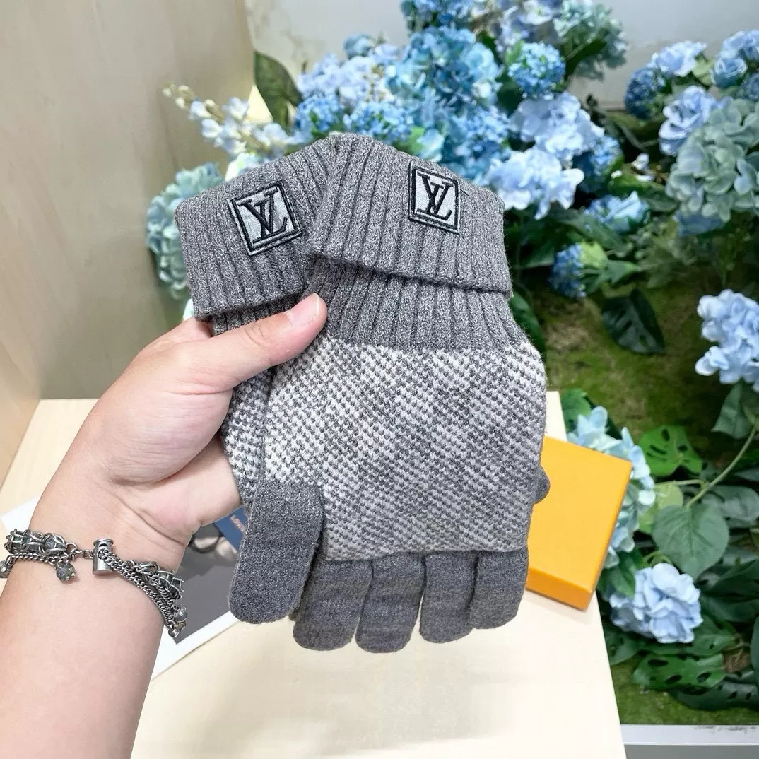Louis Vuitton LV Gloves SportInspired 7530