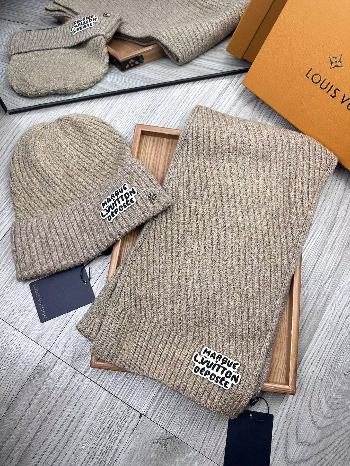 Louis Vuitton LV Hat and Scarf Set Compact 6123