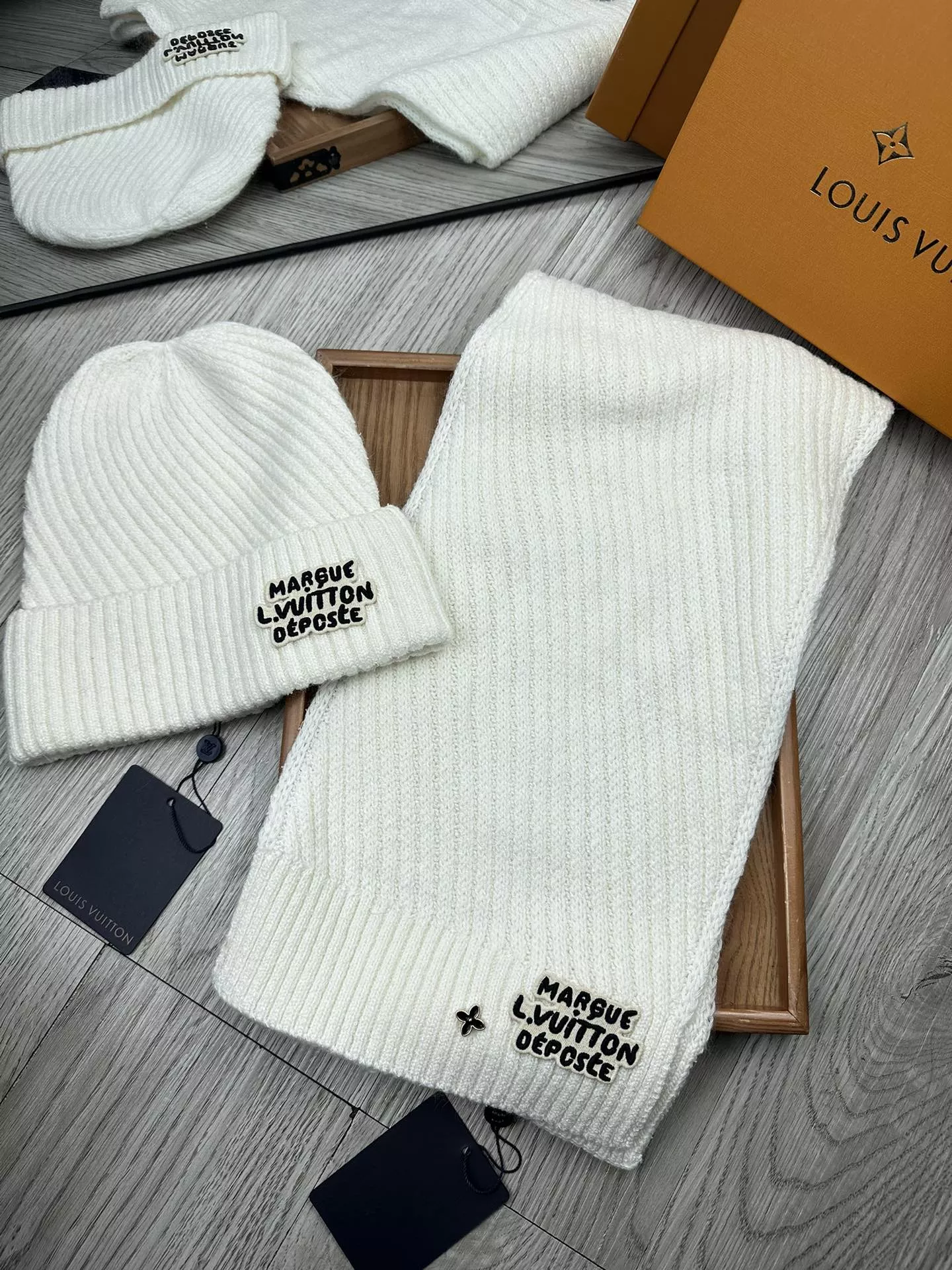 Louis Vuitton LV Hat and Scarf Set EasyMatch 3922