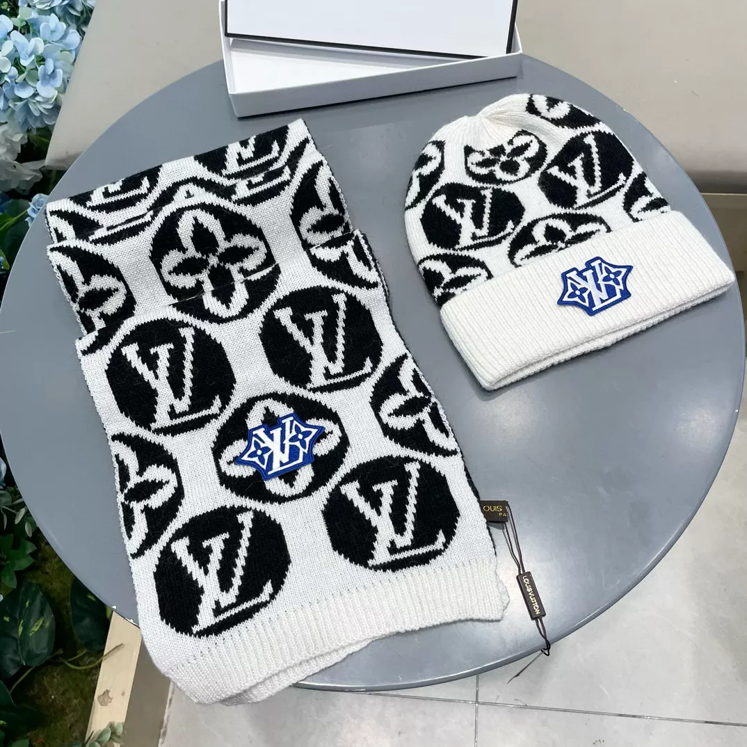 Louis Vuitton LV Hat and Scarf Set Modern 3119