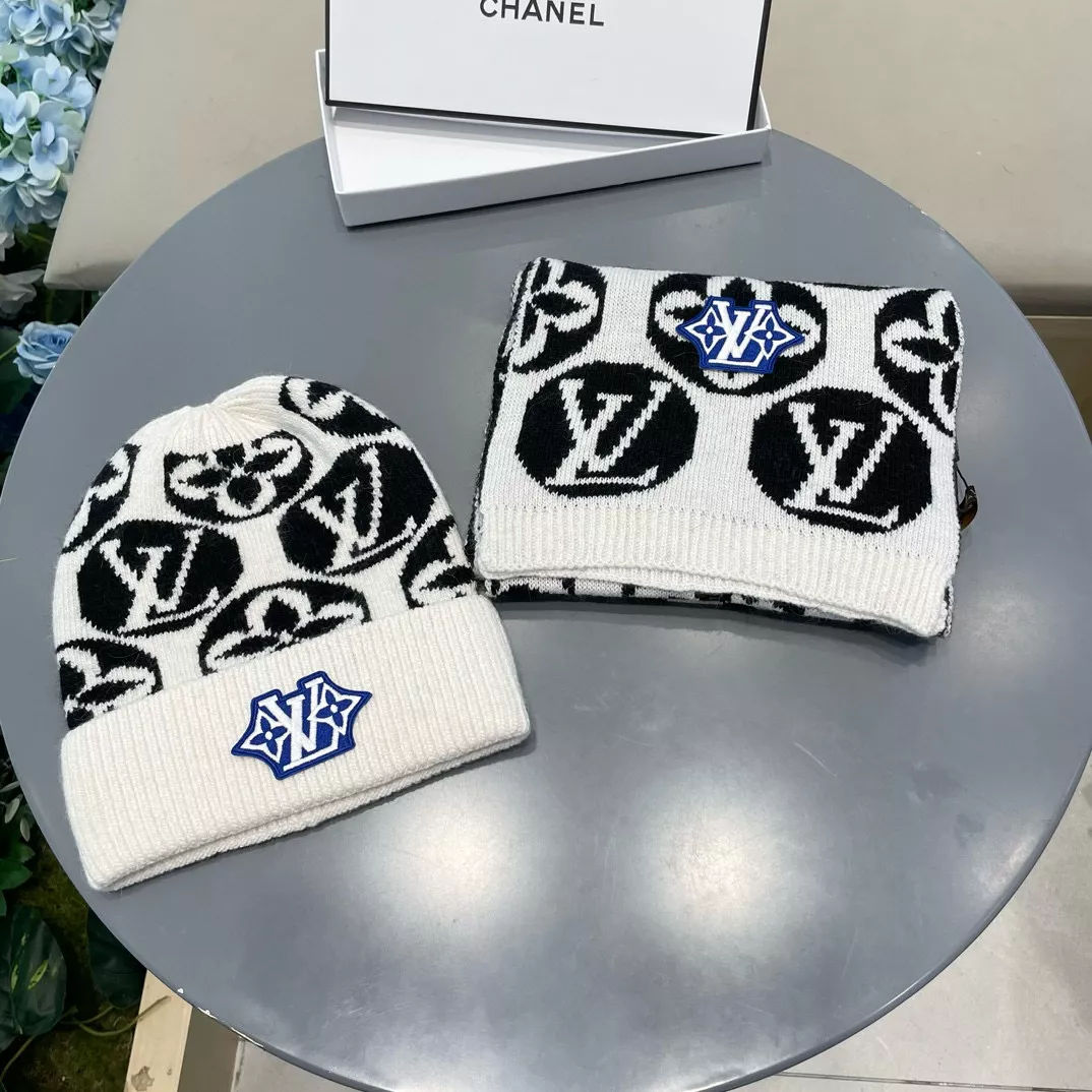 Louis Vuitton LV Hat and Scarf Set Modern 3119