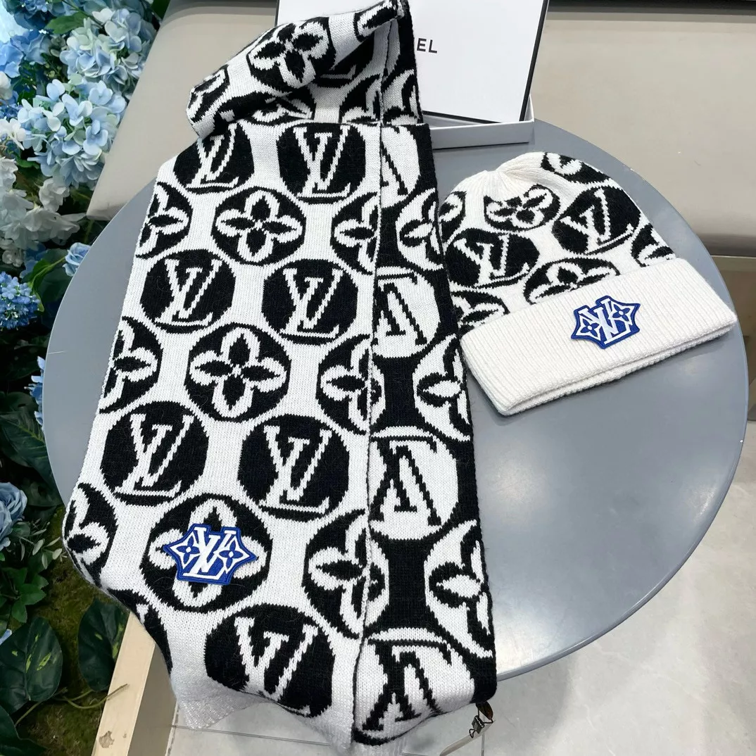 Louis Vuitton LV Hat and Scarf Set Modern 3119