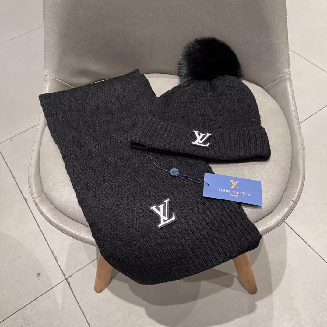 Louis Vuitton LV Hat and Scarf Set StreetReady 6895