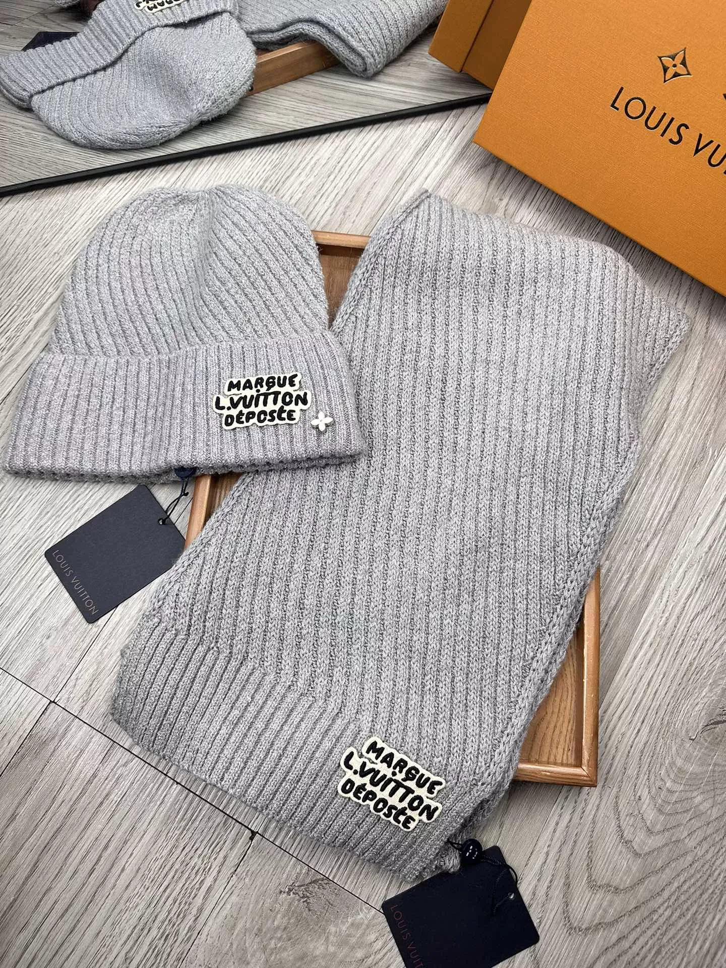 Louis Vuitton LV Hat and Scarf Set Trendy 6753