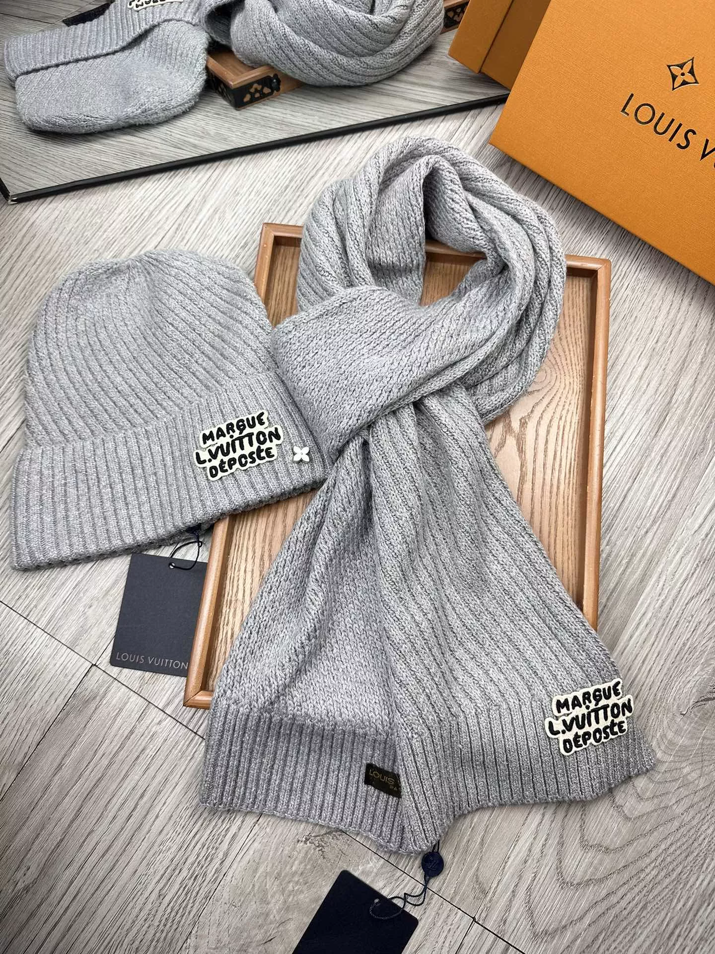 Louis Vuitton LV Hat and Scarf Set Trendy 6753