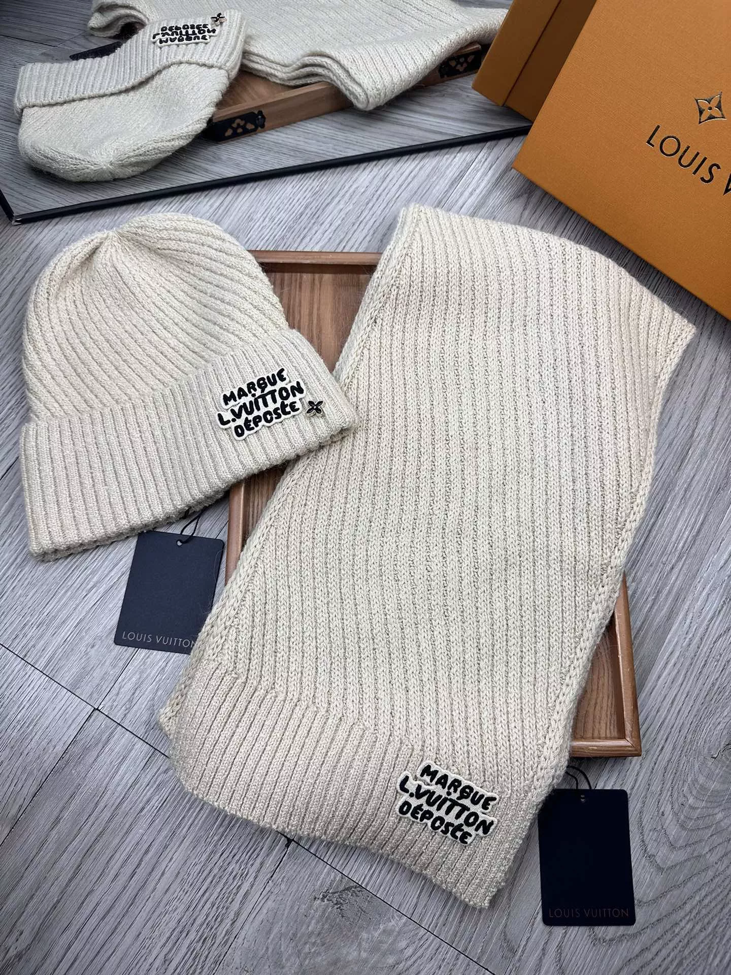 Louis Vuitton LV Hat and Scarf Set UrbanStyle 5495