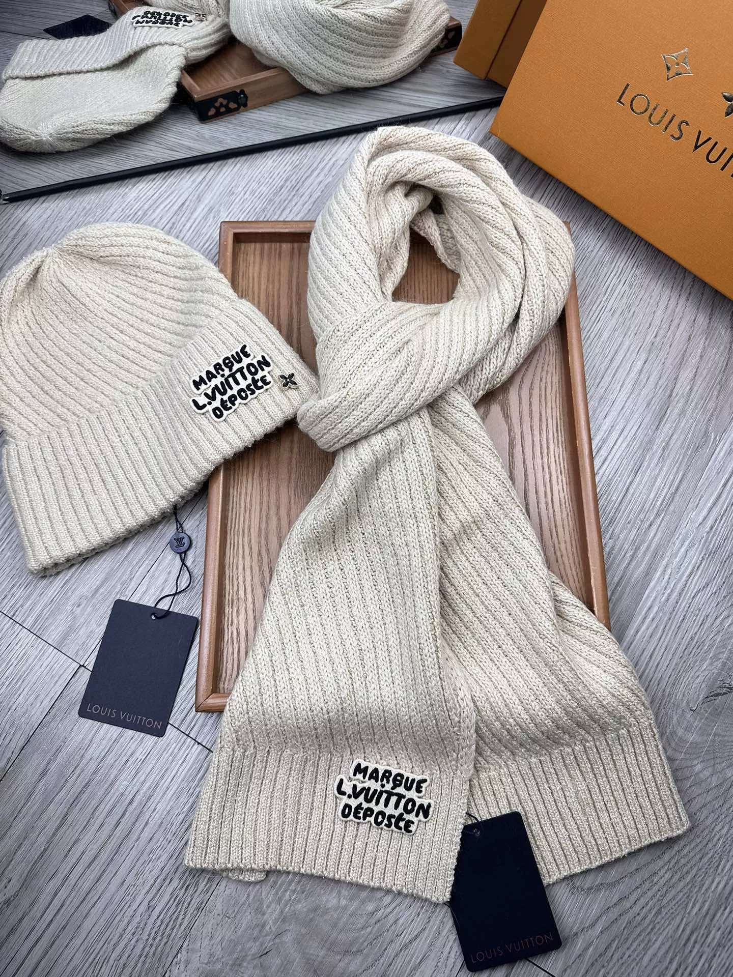 Louis Vuitton LV Hat and Scarf Set UrbanStyle 5495