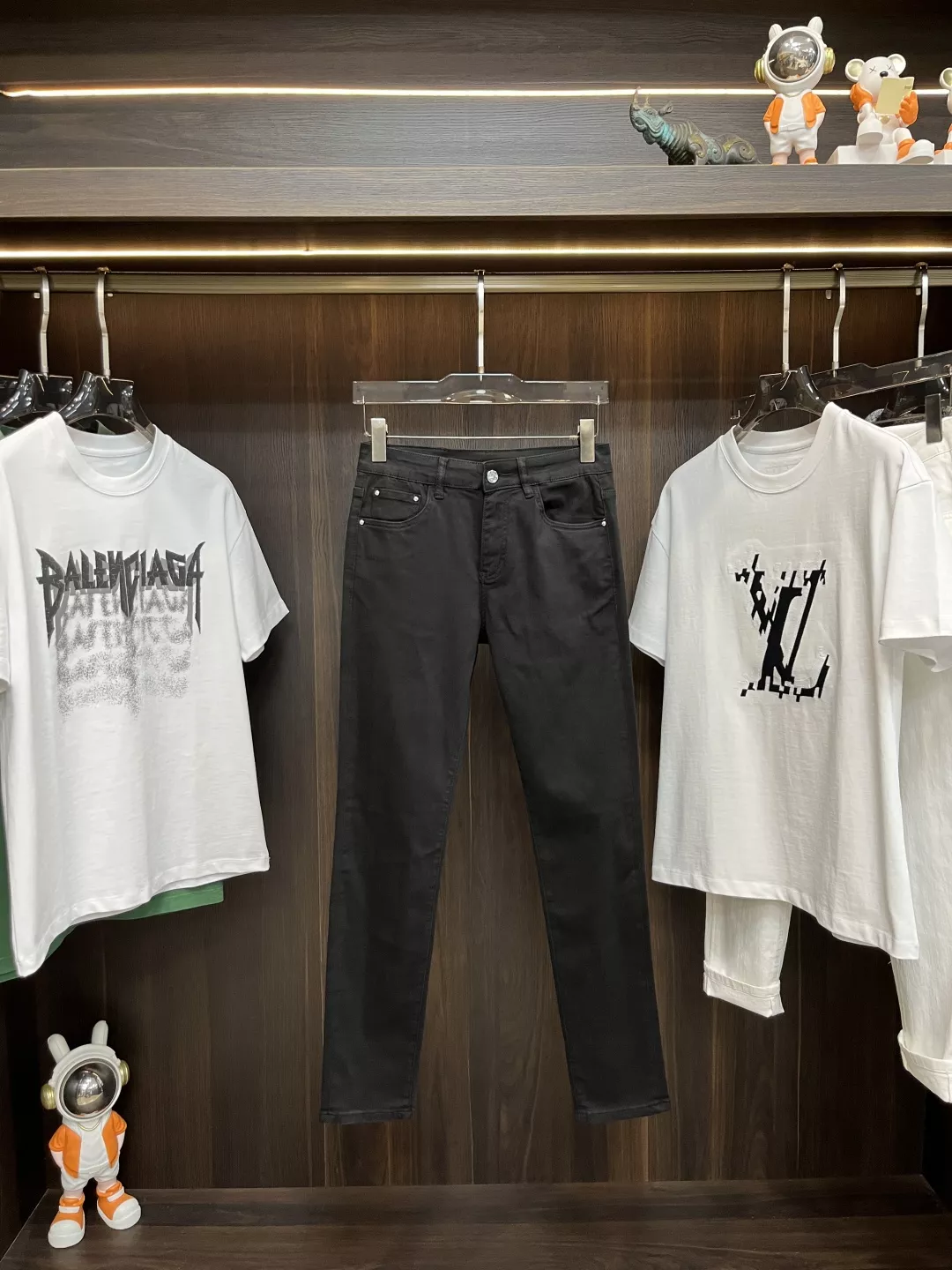 Louis Vuitton LV Jeans For Men Affordable 2312