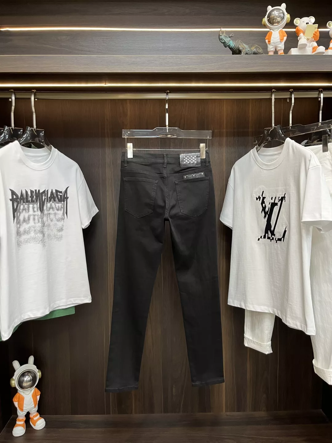 Louis Vuitton LV Jeans For Men Affordable 2312