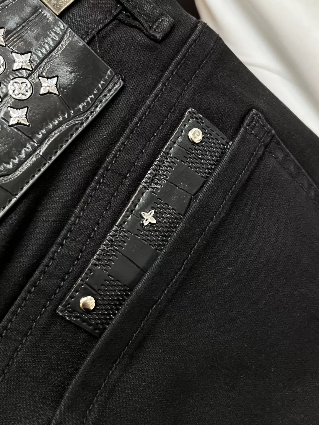 Louis Vuitton LV Jeans For Men Affordable 2312