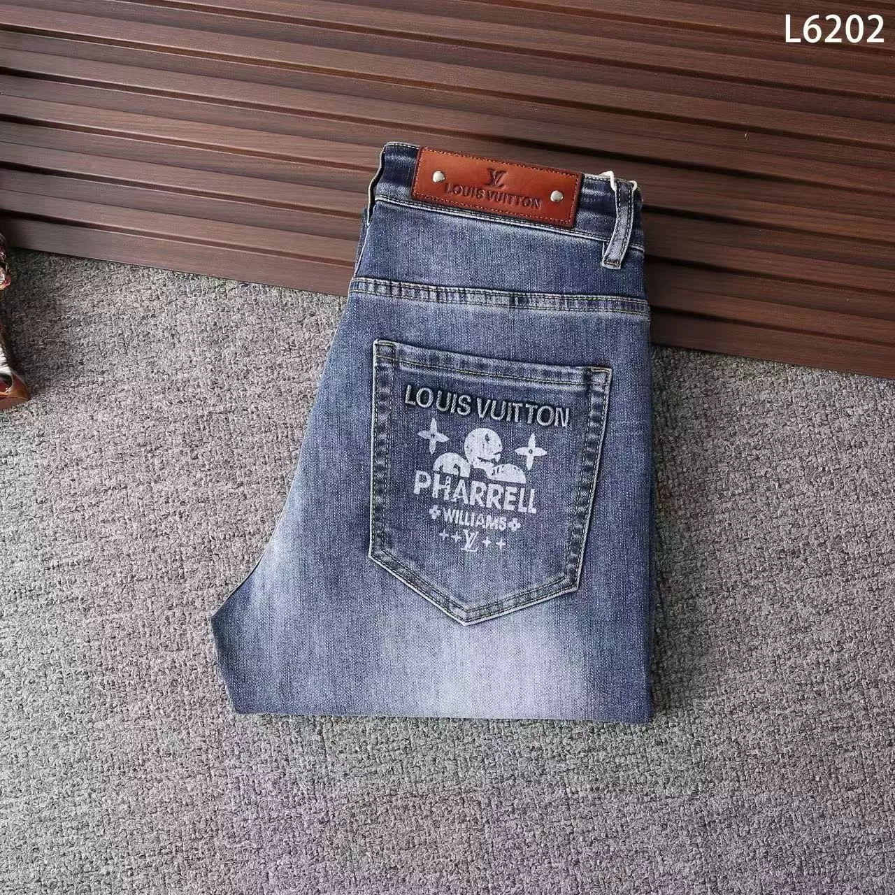 Louis Vuitton LV Jeans For Men Refined 374
