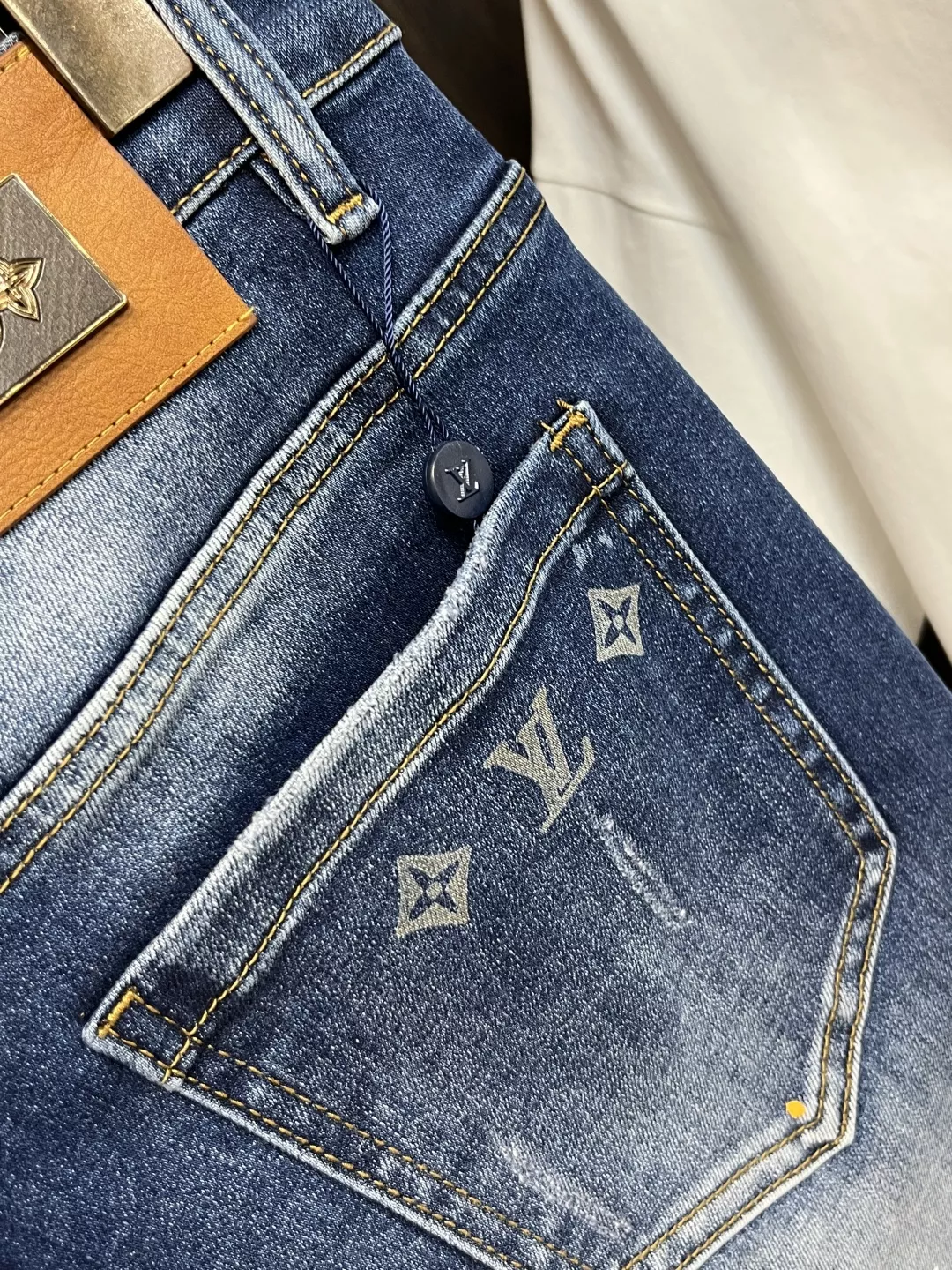 Louis Vuitton LV Jeans For Men Sleek 7513