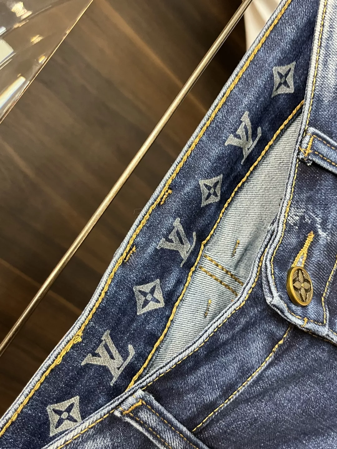 Louis Vuitton LV Jeans For Men Sleek 7513