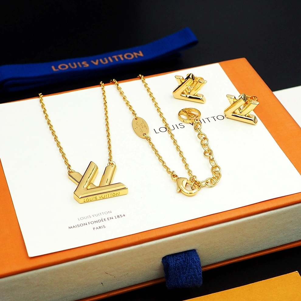 Louis Vuitton LV Jewelry Set For Women Versatile 263