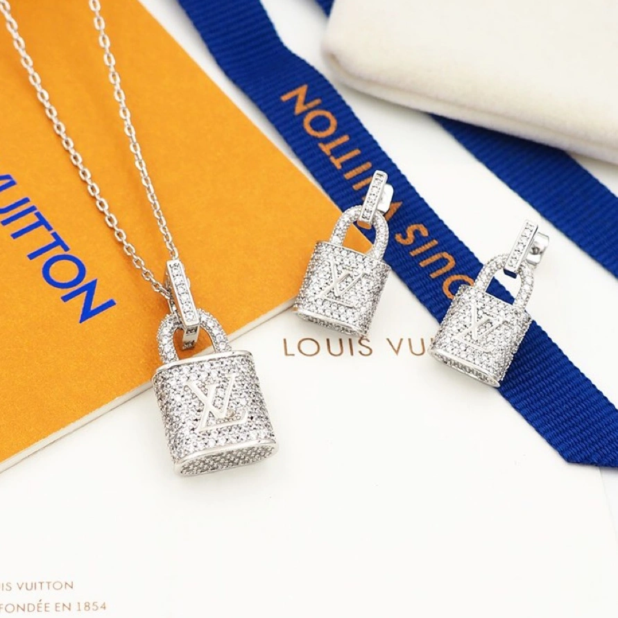 Louis Vuitton LV Jewelry Set Lightweight 8600