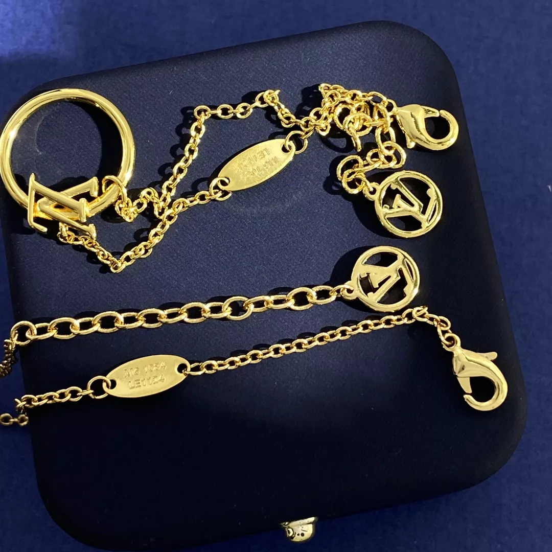 Louis Vuitton LV Jewelry Set Trendy 6821