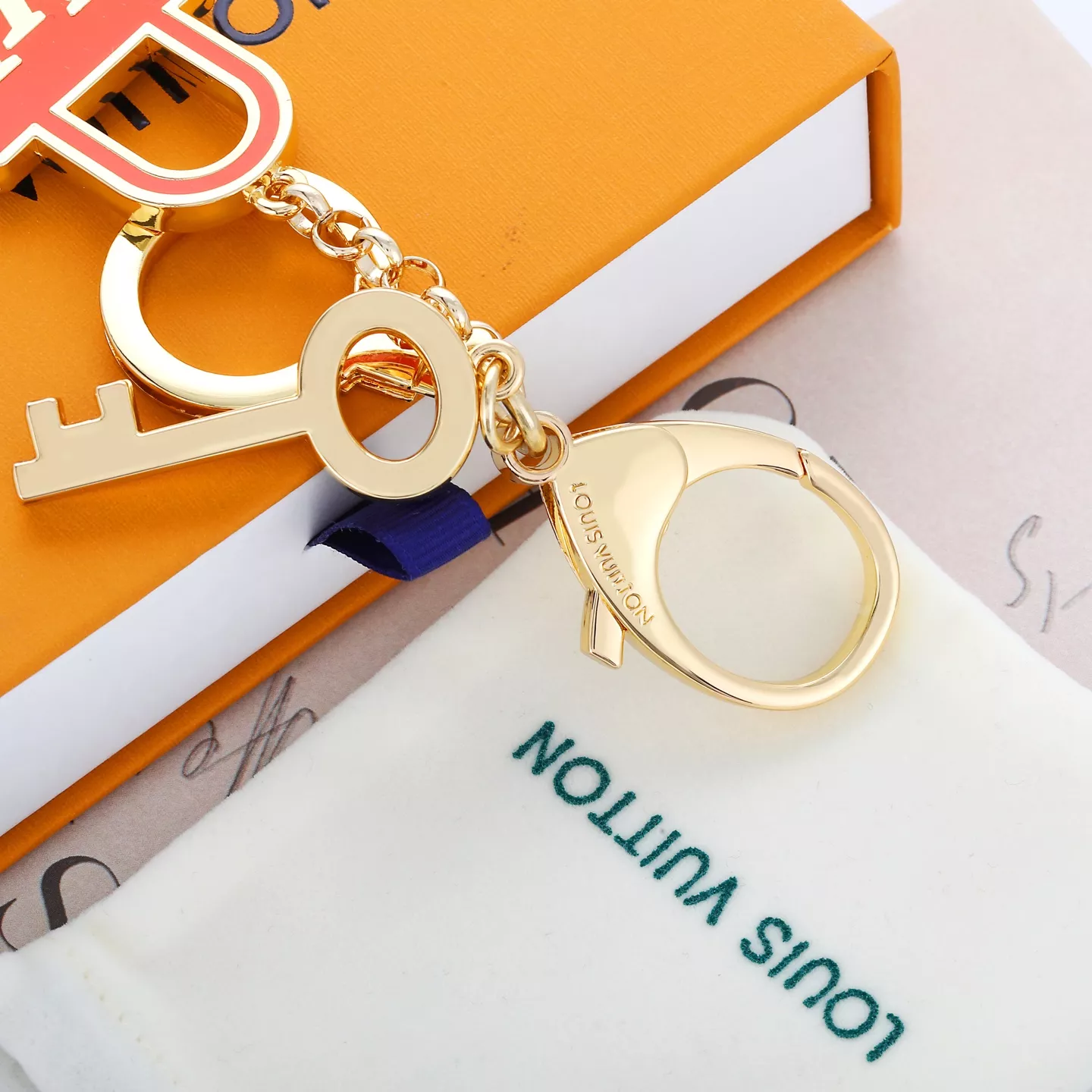 Louis Vuitton LV Key Holder And Bag Buckle EyeCatching 8725