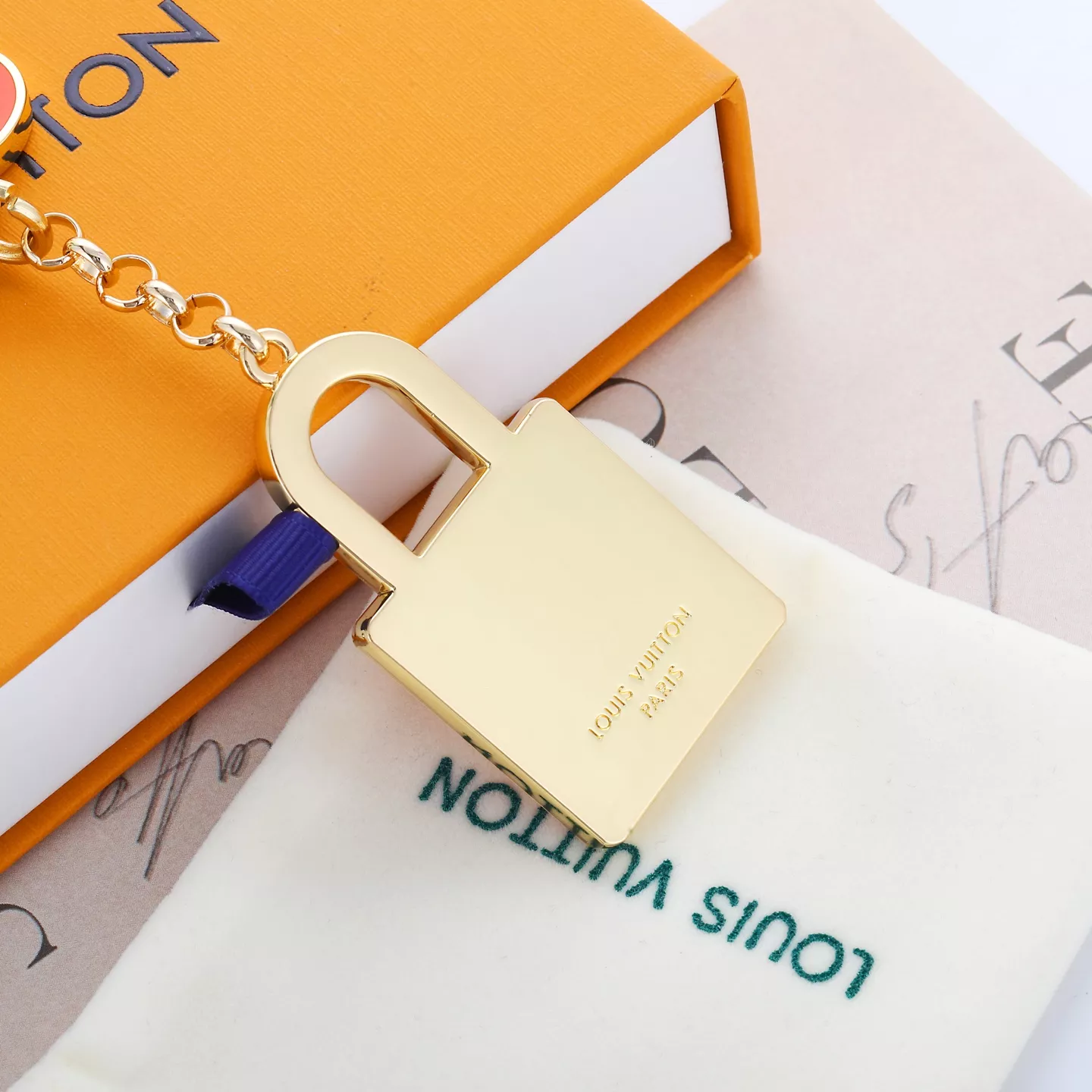 Louis Vuitton LV Key Holder And Bag Buckle EyeCatching 8725