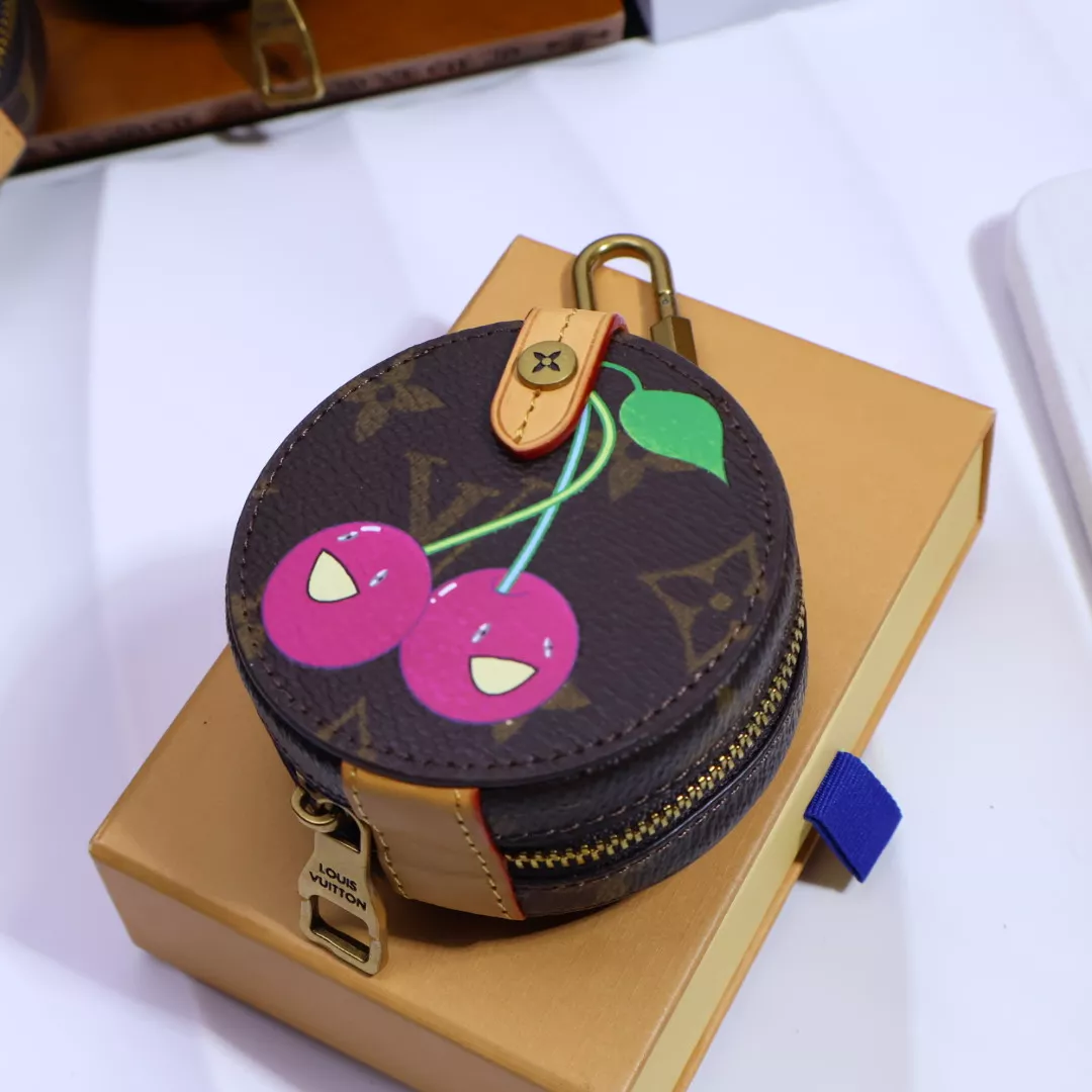Louis Vuitton LV Key Holder And Bag Buckle EyeCatching 8971