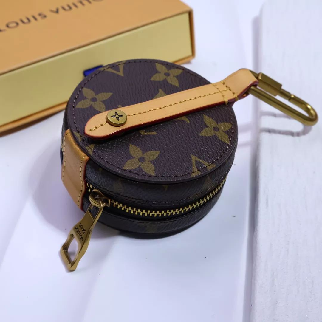 Louis Vuitton LV Key Holder And Bag Buckle EyeCatching 8971