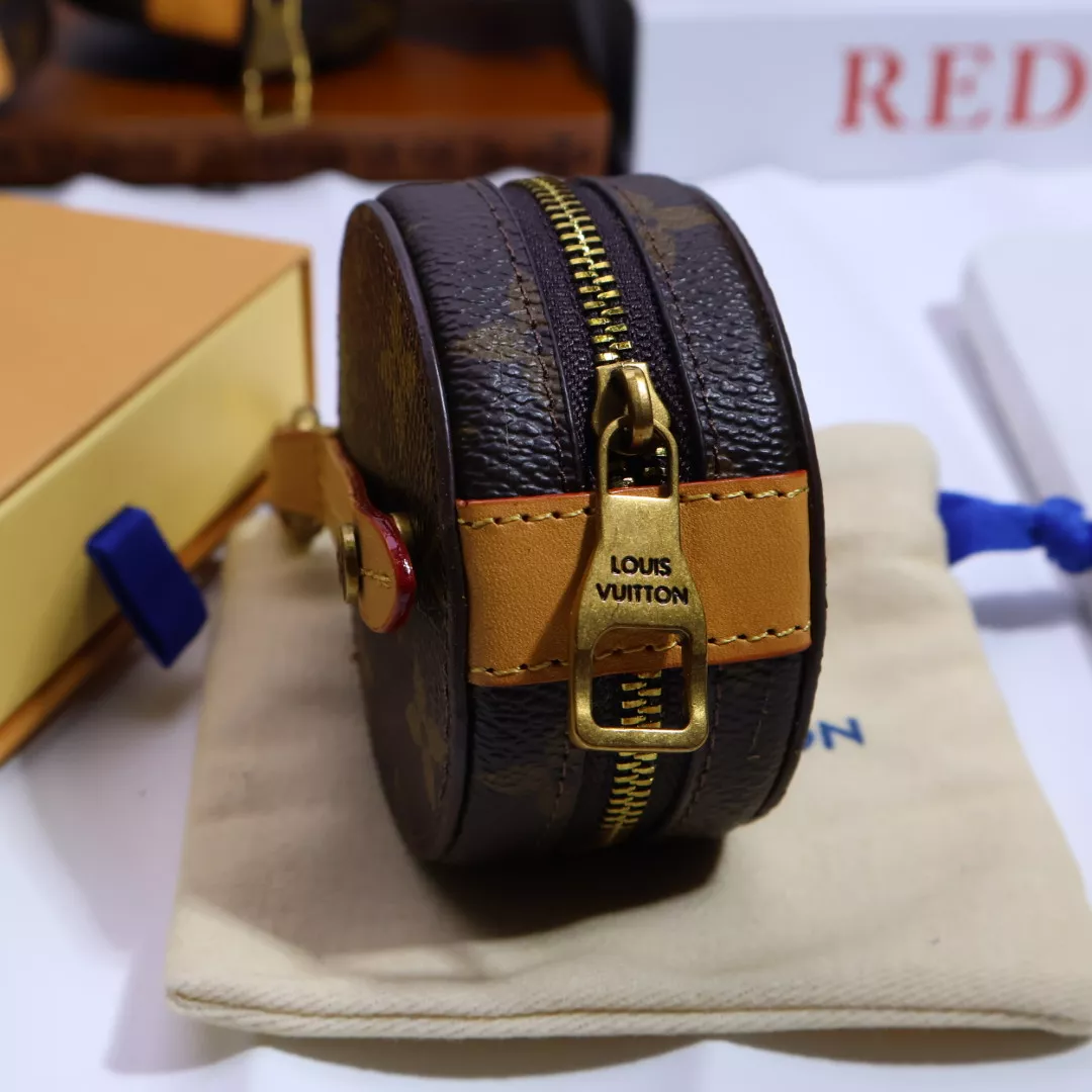 Louis Vuitton LV Key Holder And Bag Buckle EyeCatching 8971