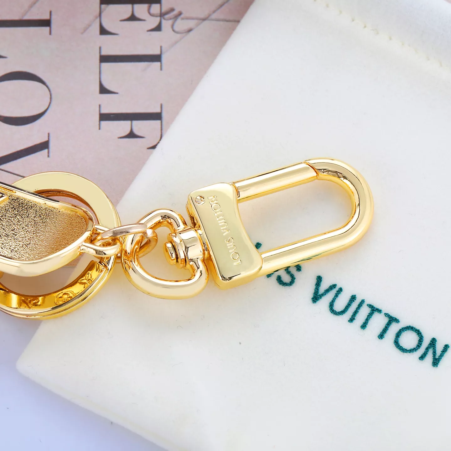 Louis Vuitton LV Key Holder And Bag Buckle For Men Stylish 1369