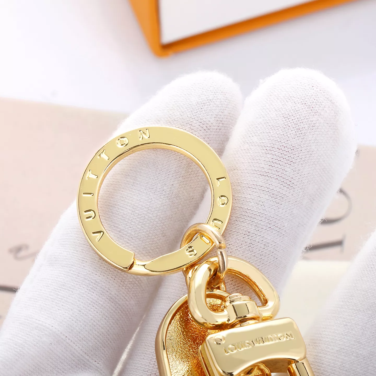 Louis Vuitton LV Key Holder And Bag Buckle For Men Stylish 1369