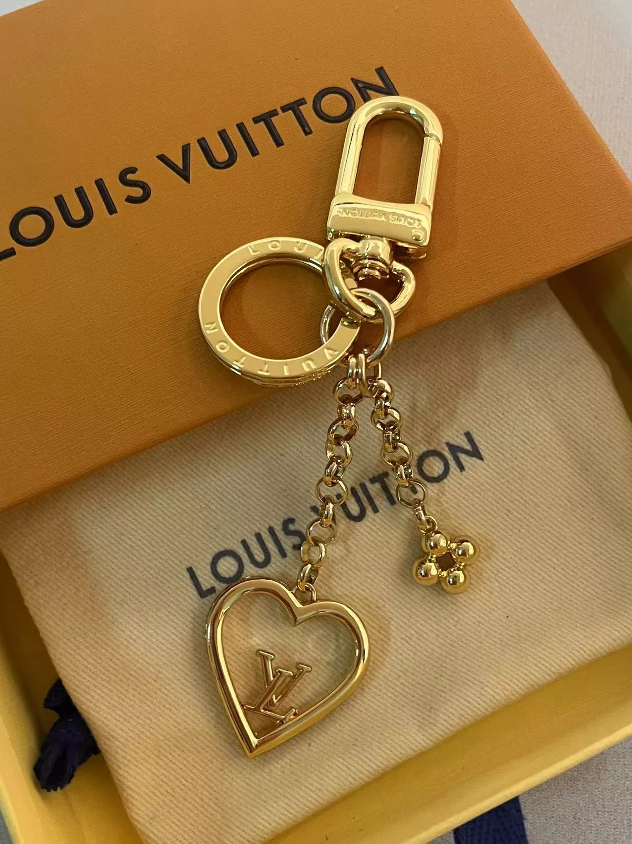 Louis Vuitton LV Key Holder And Bag Buckle Lightweight 6386