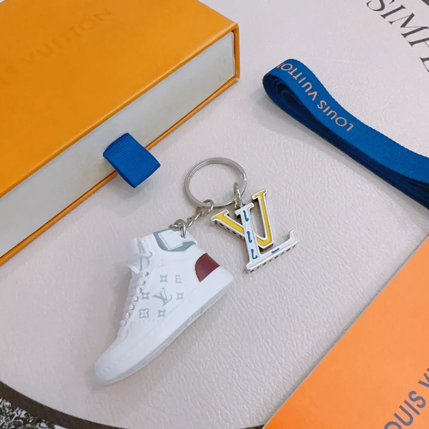 Louis Vuitton LV Key Holder And Bag Buckle SmartChoice 842