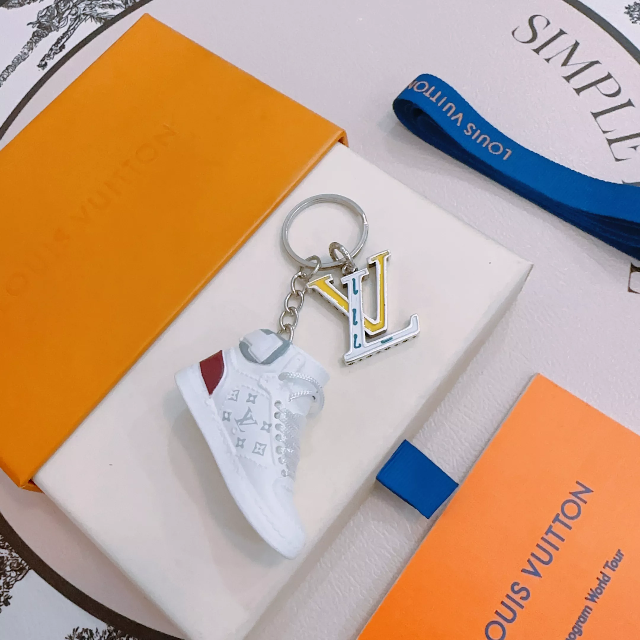 Louis Vuitton LV Key Holder And Bag Buckle SmartChoice 842