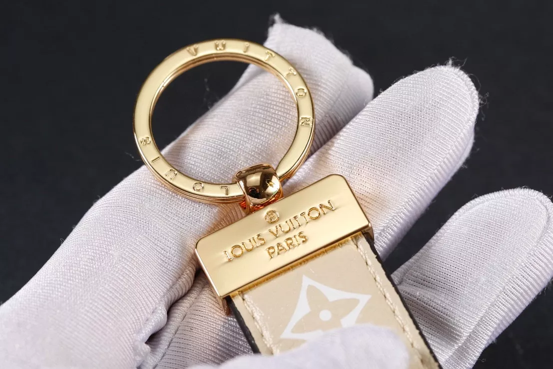 Louis Vuitton LV Key Holder And Bag Buckle Sophisticated 2233