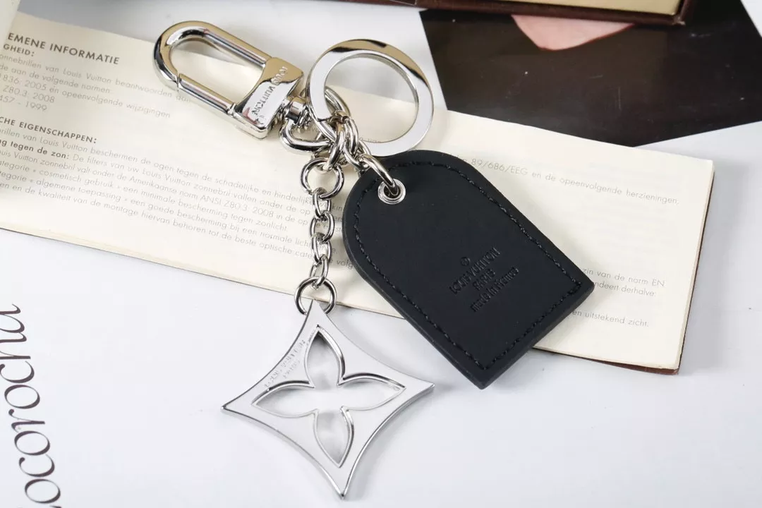 Louis Vuitton LV Key Holder And Bag Buckle Sophisticated 7039