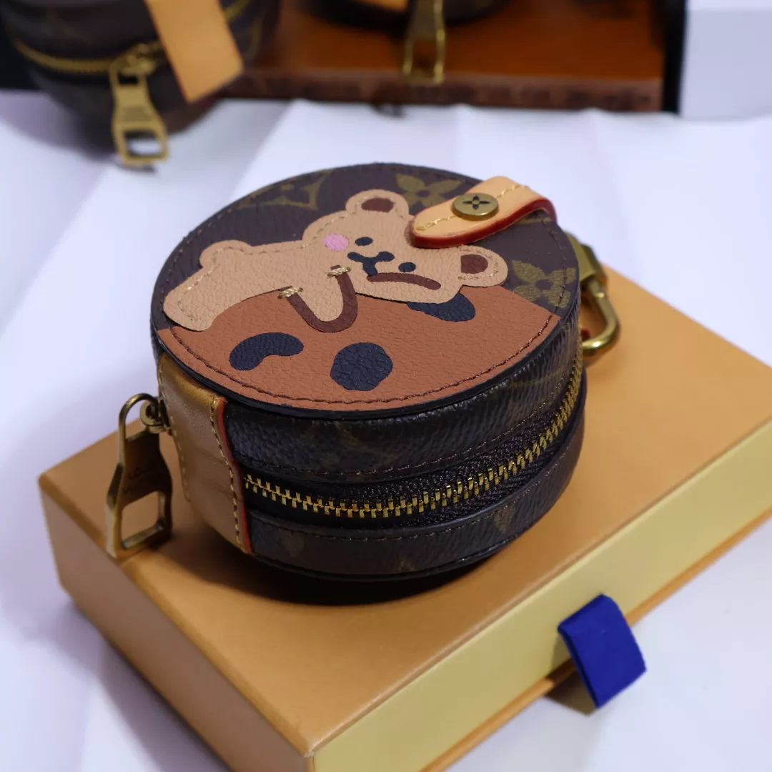 Louis Vuitton LV Key Holder And Bag Buckle Trendsetting 1366