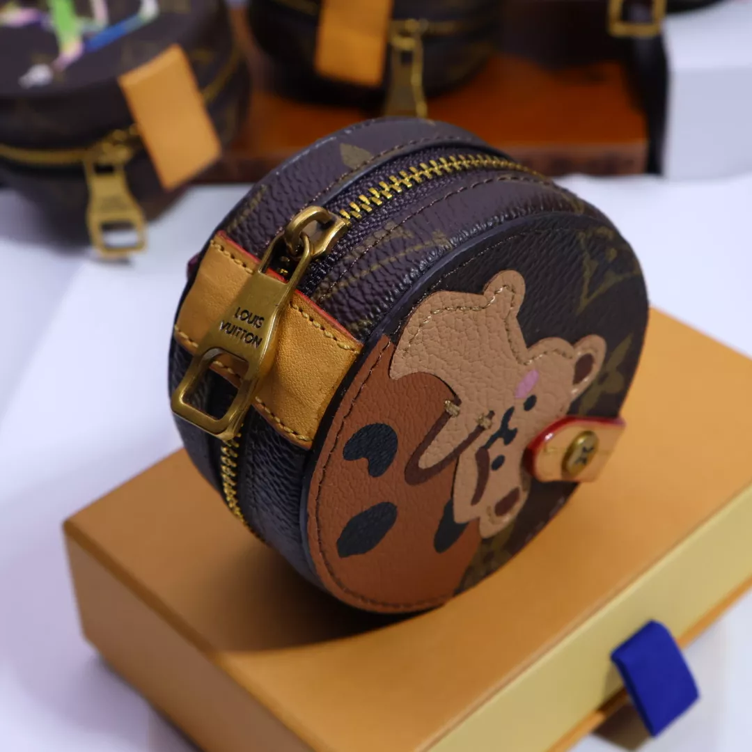 Louis Vuitton LV Key Holder And Bag Buckle Trendsetting 1366