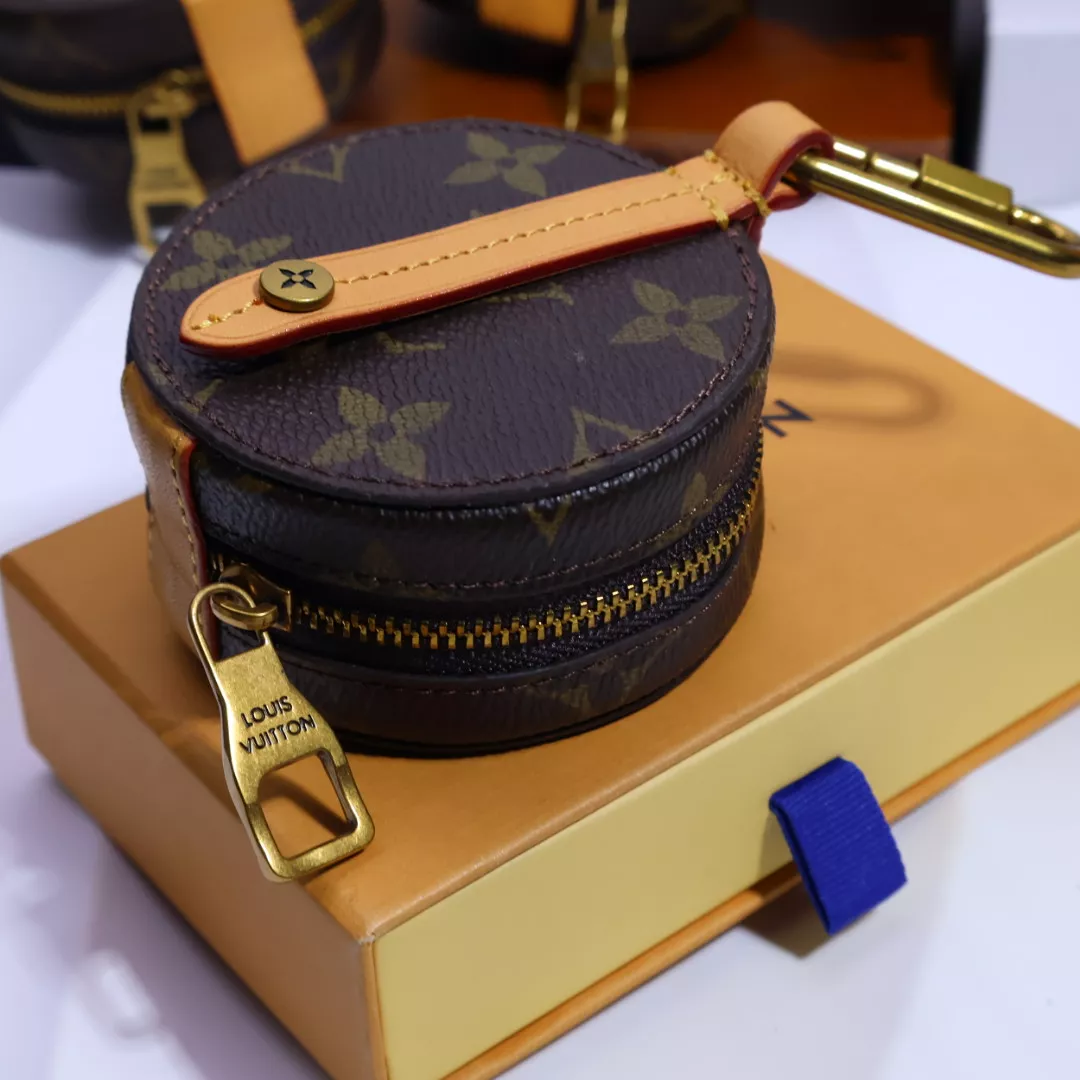 Louis Vuitton LV Key Holder And Bag Buckle Trendsetting 1366