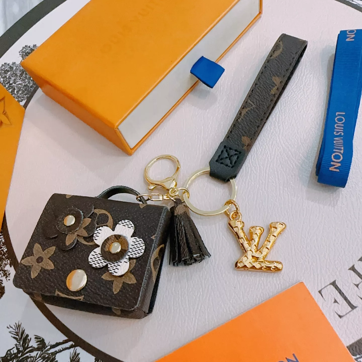 Louis Vuitton LV Key Holder And Bag Buckle Trendy 7065