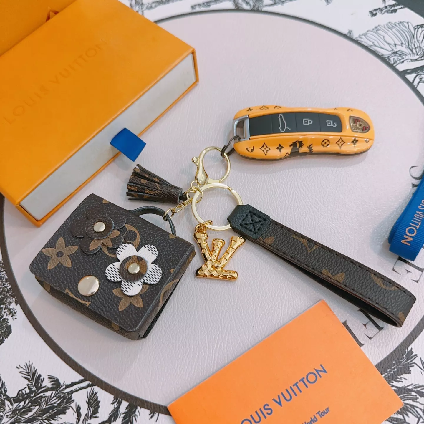 Louis Vuitton LV Key Holder And Bag Buckle Trendy 7065