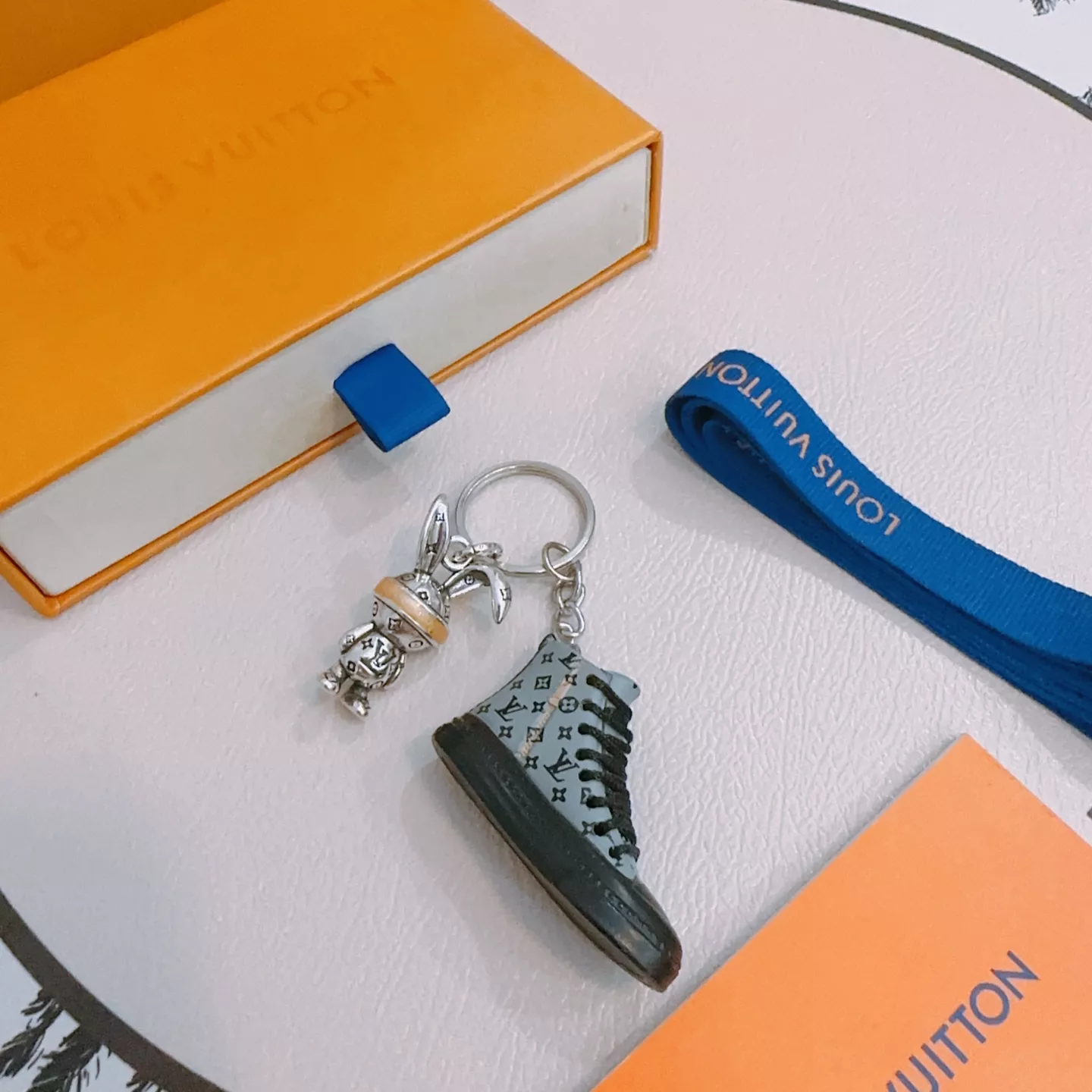 Louis Vuitton LV Key Holder And Bag Buckle Trendy 9776