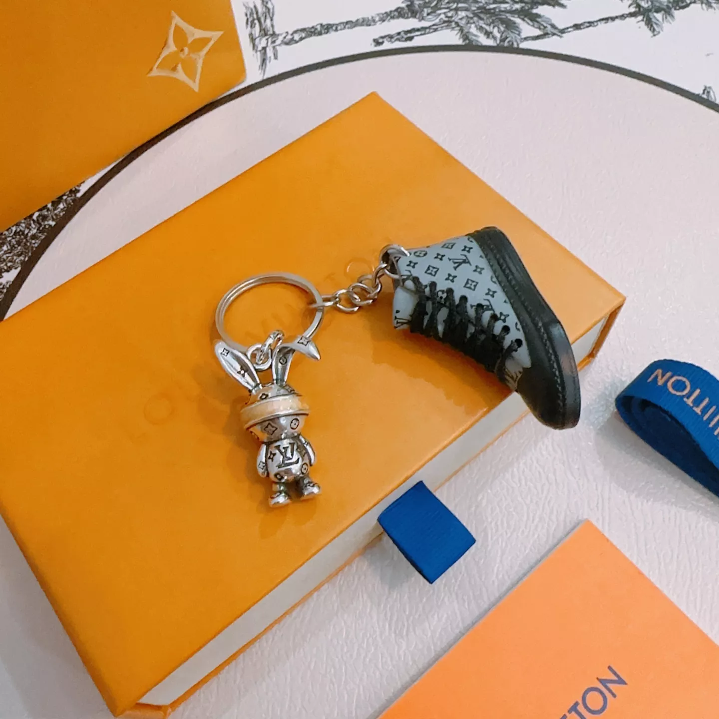 Louis Vuitton LV Key Holder And Bag Buckle Trendy 9776