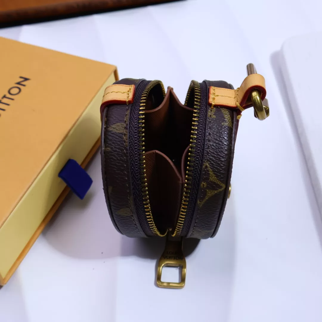 Louis Vuitton LV Key Holder And Bag Buckle Unique 8091