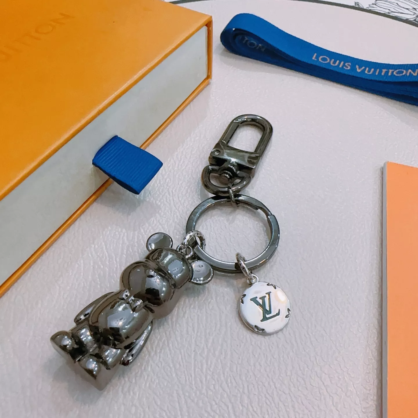 Louis Vuitton LV Key Holder And Bag Buckle WellDesigned 7047