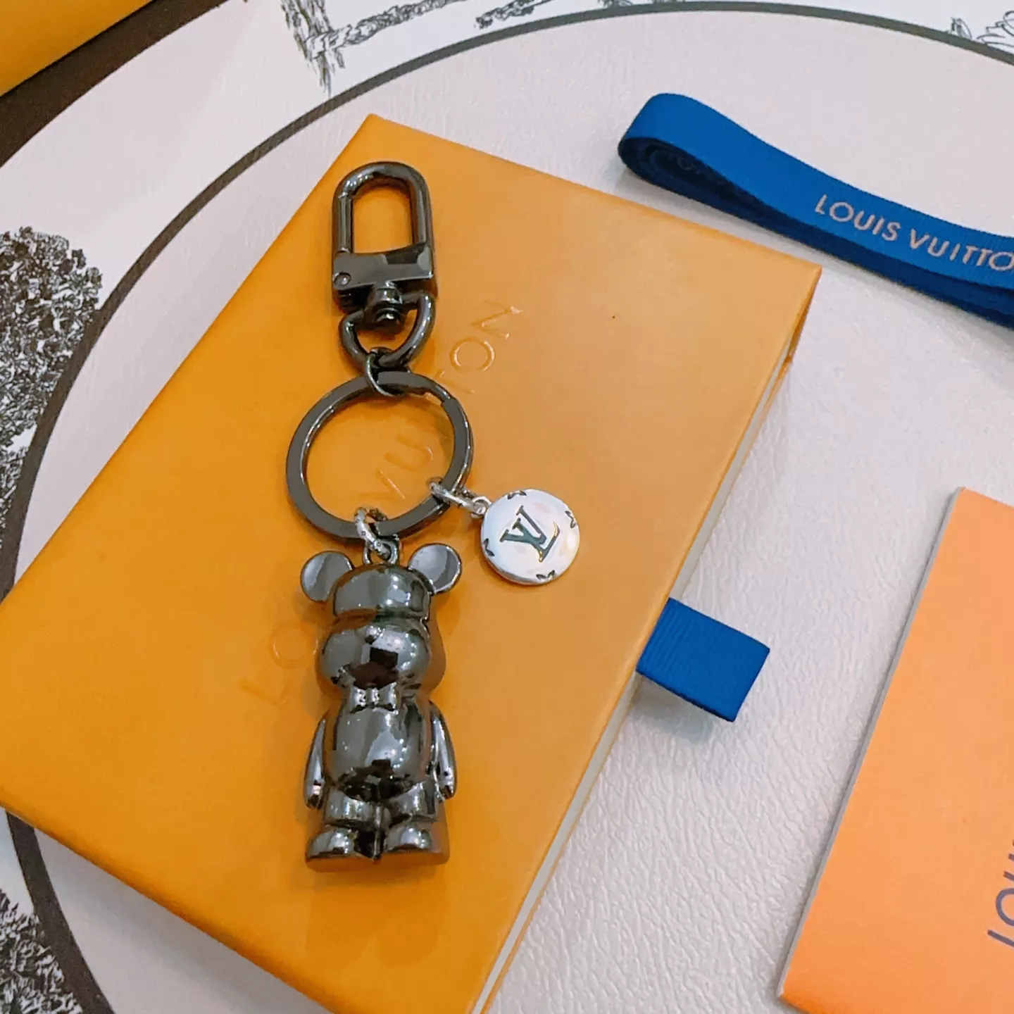 Louis Vuitton LV Key Holder And Bag Buckle WellDesigned 7047