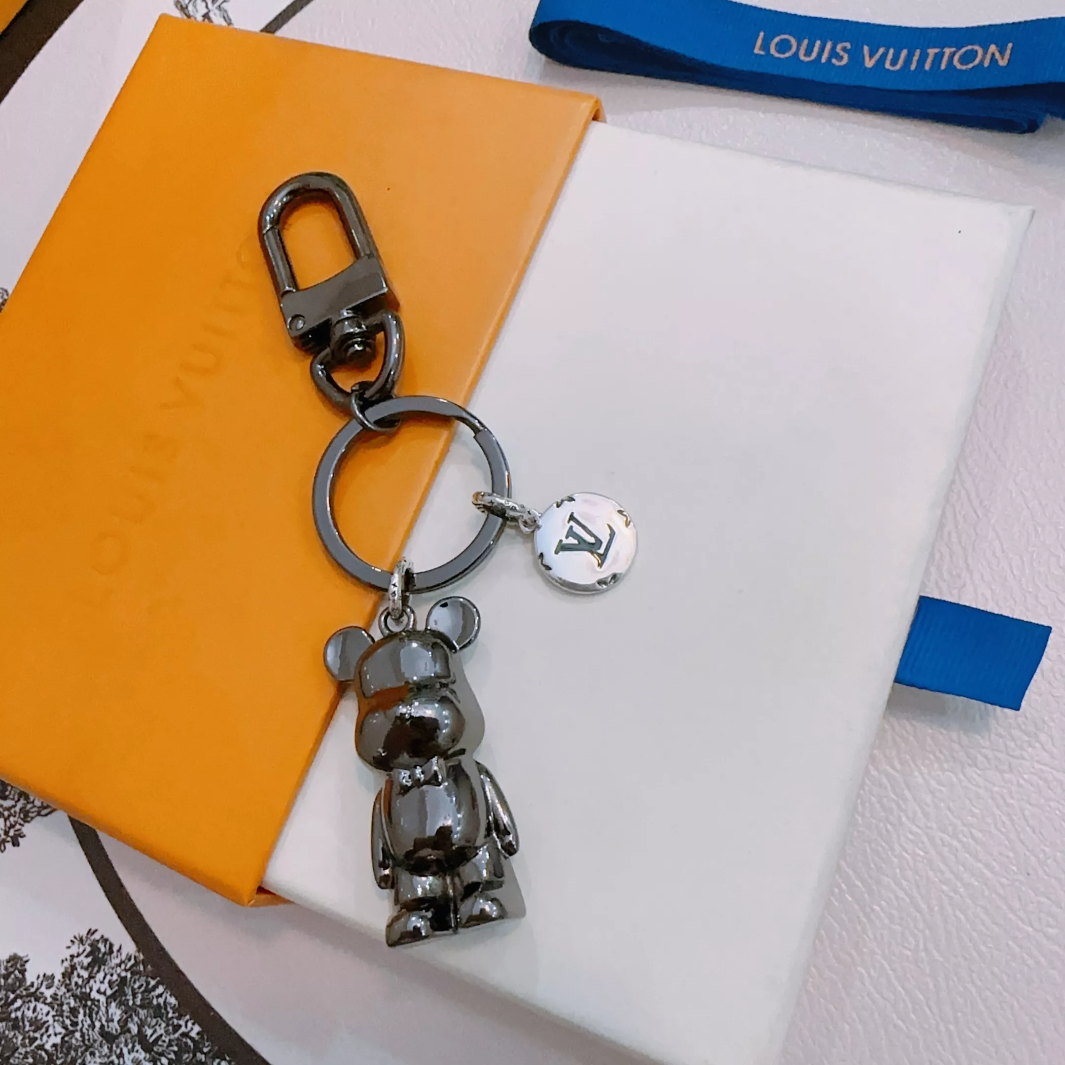 Louis Vuitton LV Key Holder And Bag Buckle WellDesigned 7047