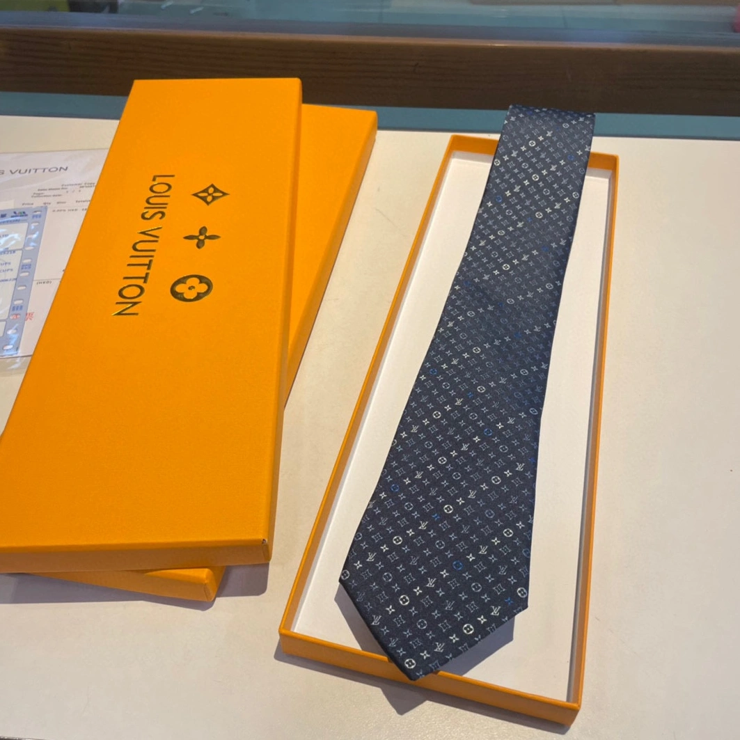 Louis Vuitton LV Necktie For Men Durable 8288