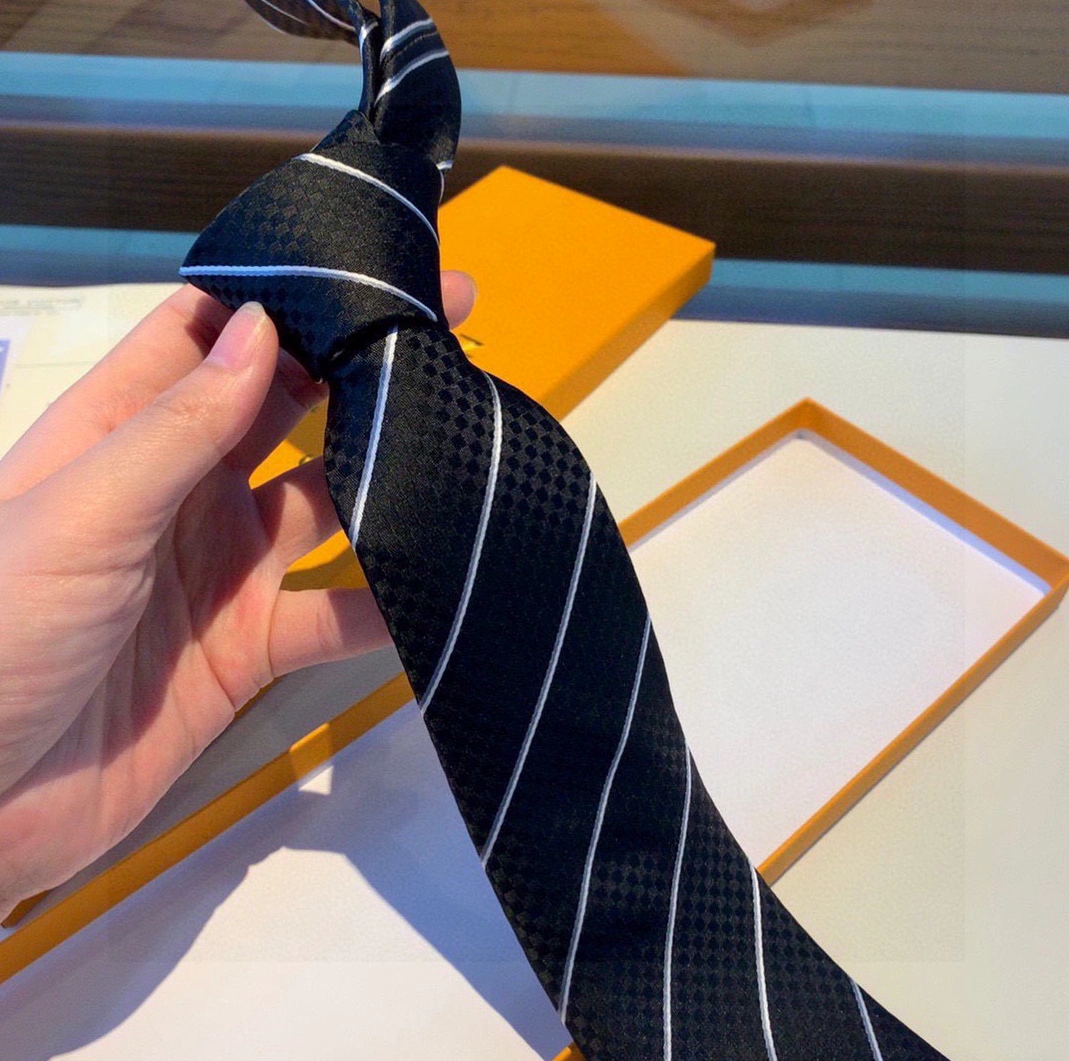 Louis Vuitton LV Necktie For Men Fashionable 5888